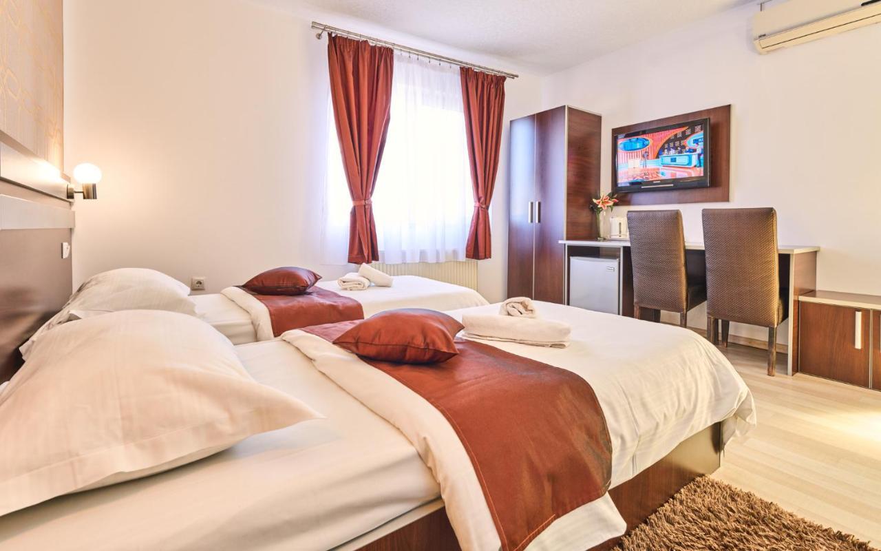 Pension Mora Клуж-Напока Экстерьер фото